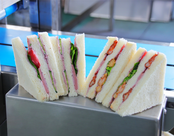 Automatic Ultrasonic Sandwich Cutter With Conveyor thumbnail 3
