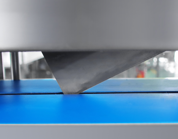 Automatic Ultrasonic Sandwich Cutter With Conveyor thumbnail 5